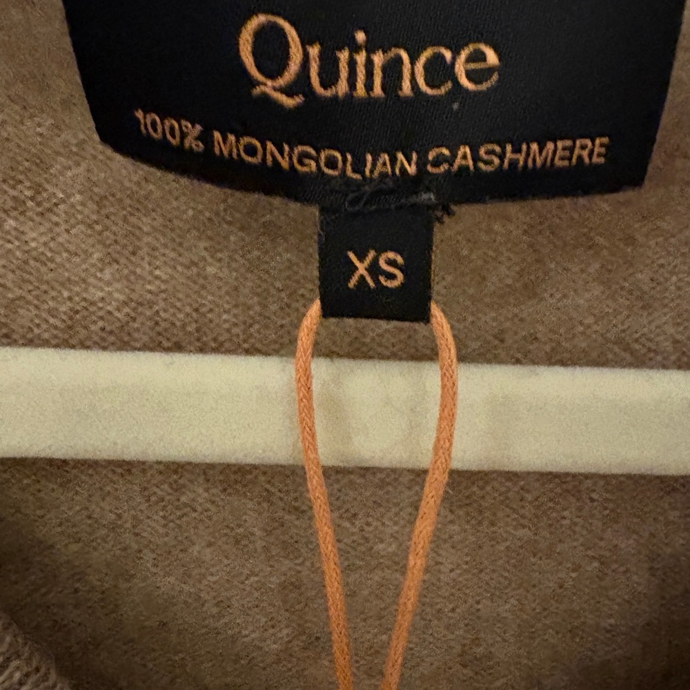 Quince Oatmeal Beige 100% Mongolian Cashmere V-Neck Sweater NWT - Picture 4 of 4